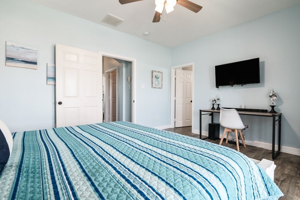 Sunrise Paradise 3 Bedroom Home by RedAwning view 4