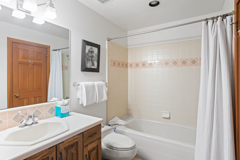 2430 Queen Esther Dr - 5 Bedroom Home with Spa 5 Home