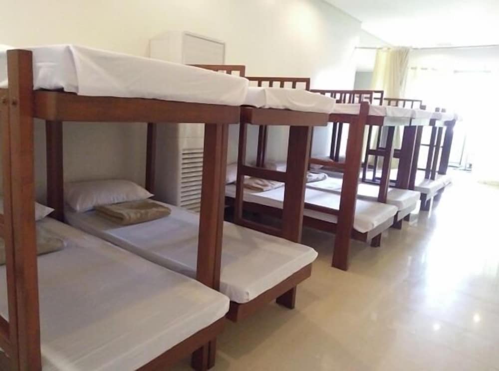 Country Chateau Hotel, Tagaytay - 11