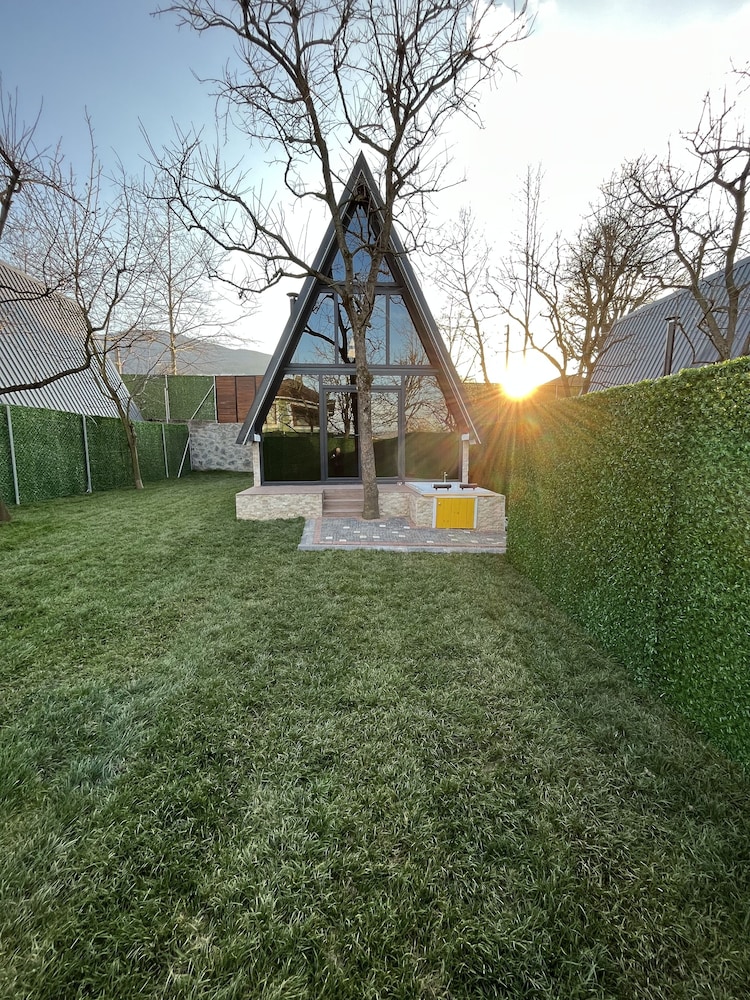 Pop Suit Bungalow view 3