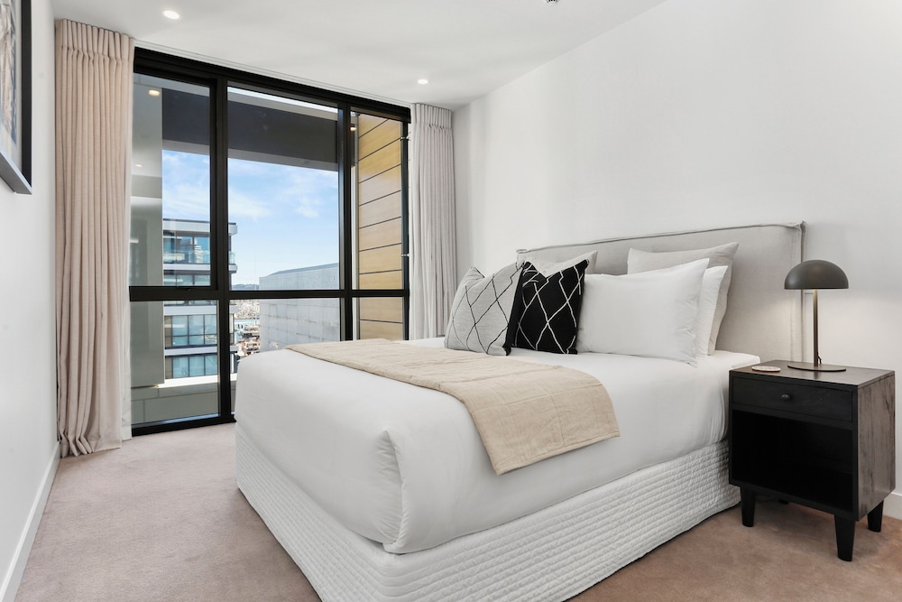 Sunny and Spacious in Wynyard Quarter view 2