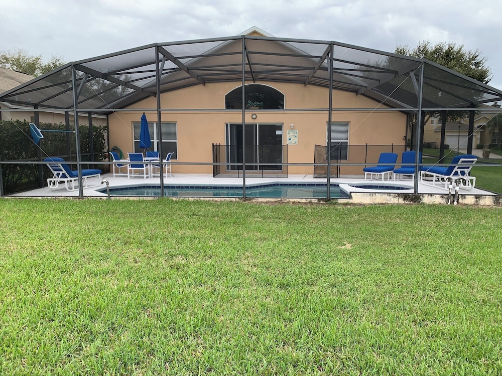 Emerald Island Retreat Near Parks - Image 2