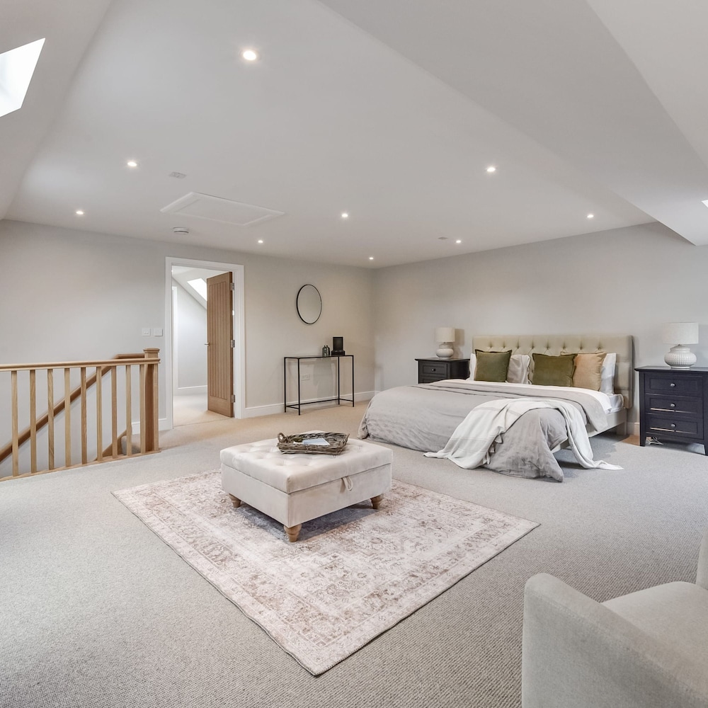 Luxury 5BR Chichester Home for 12 view 4