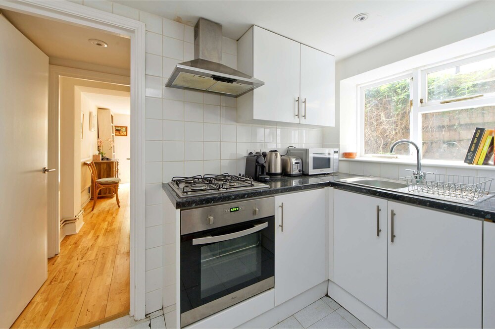Lovely 2 bed Flat With Garden in Queen s Park