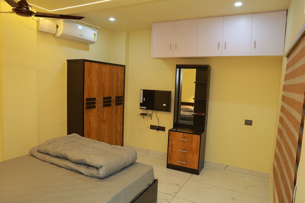 SJ HOMES