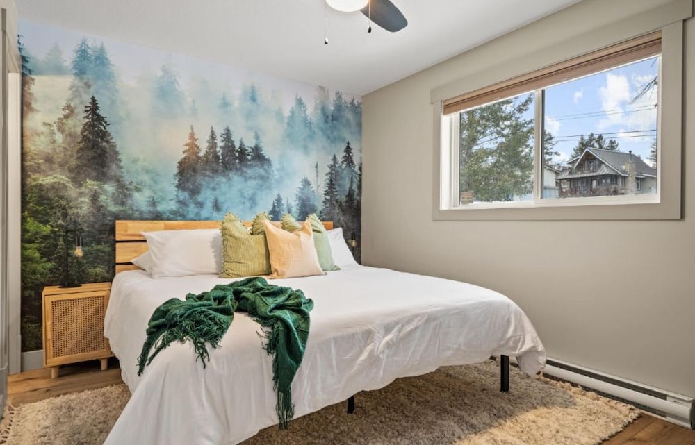 Evergreen Escape No Service Fees Fireplace