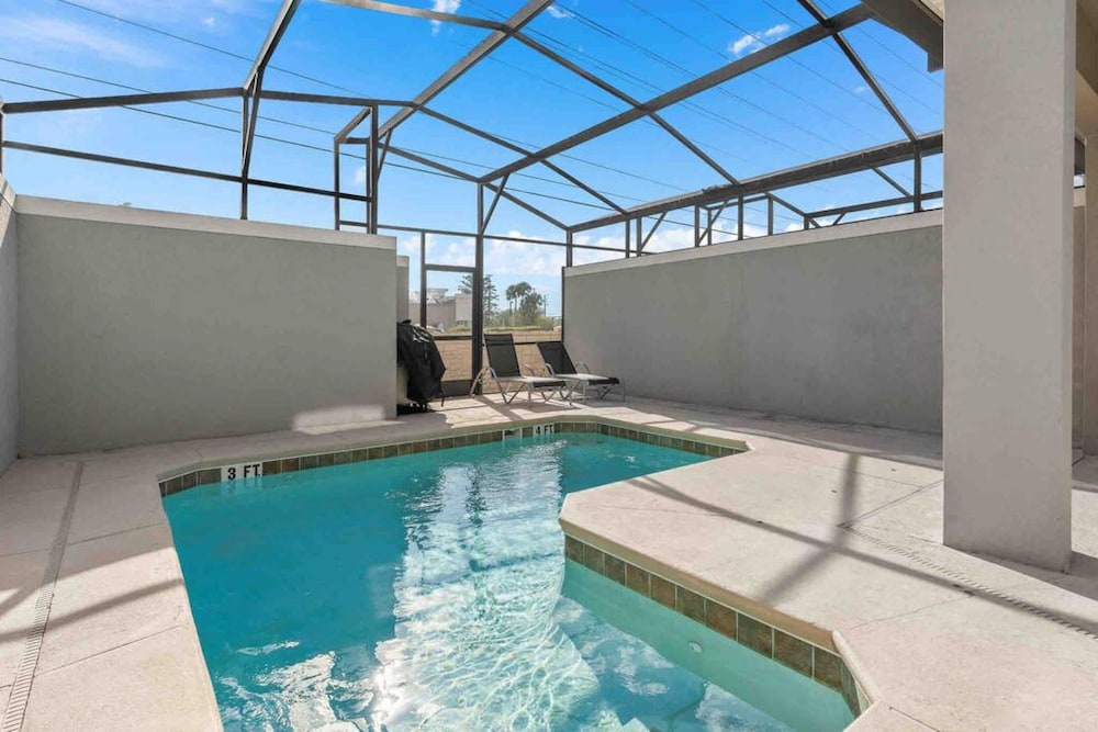 Super Dope- FUN Electric Home W Pool Amenities