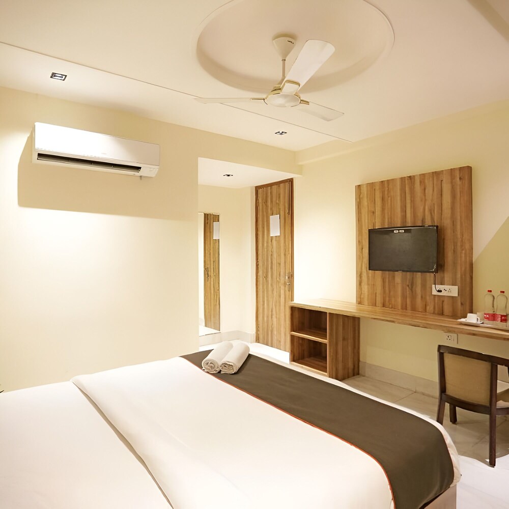 Hotel GoodLuck House Near Delhi Airport