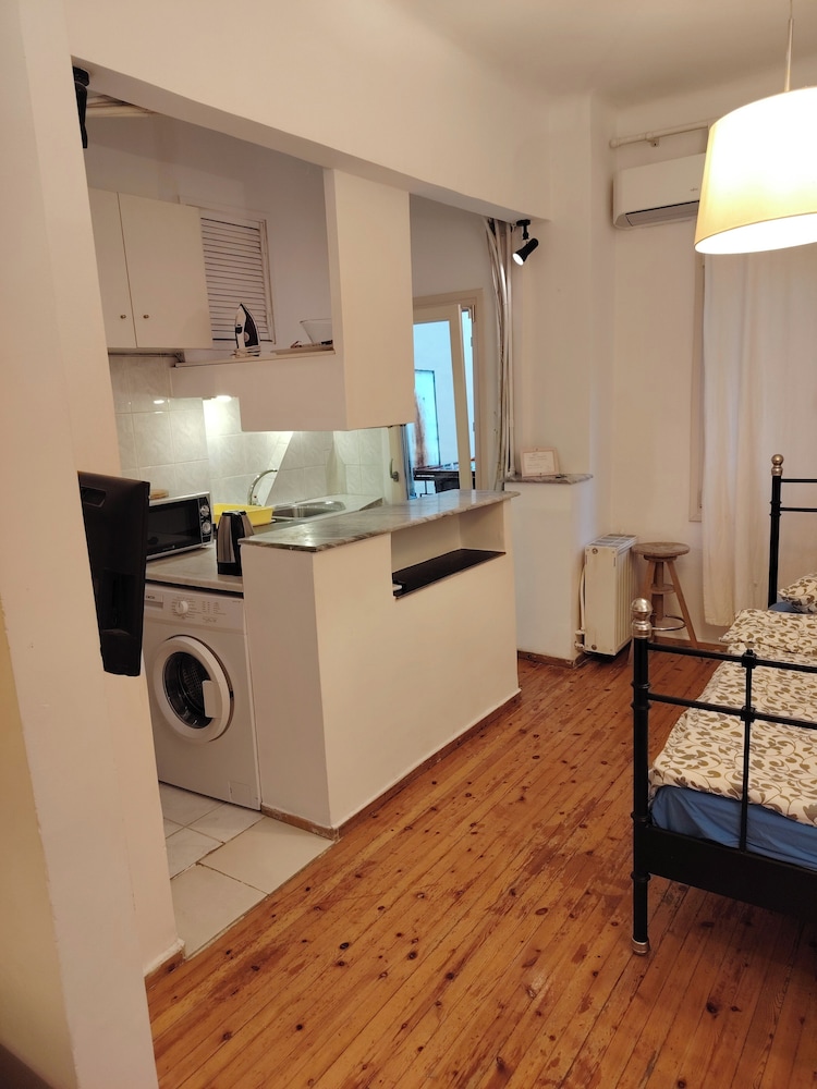 Large Studio/family Apartment