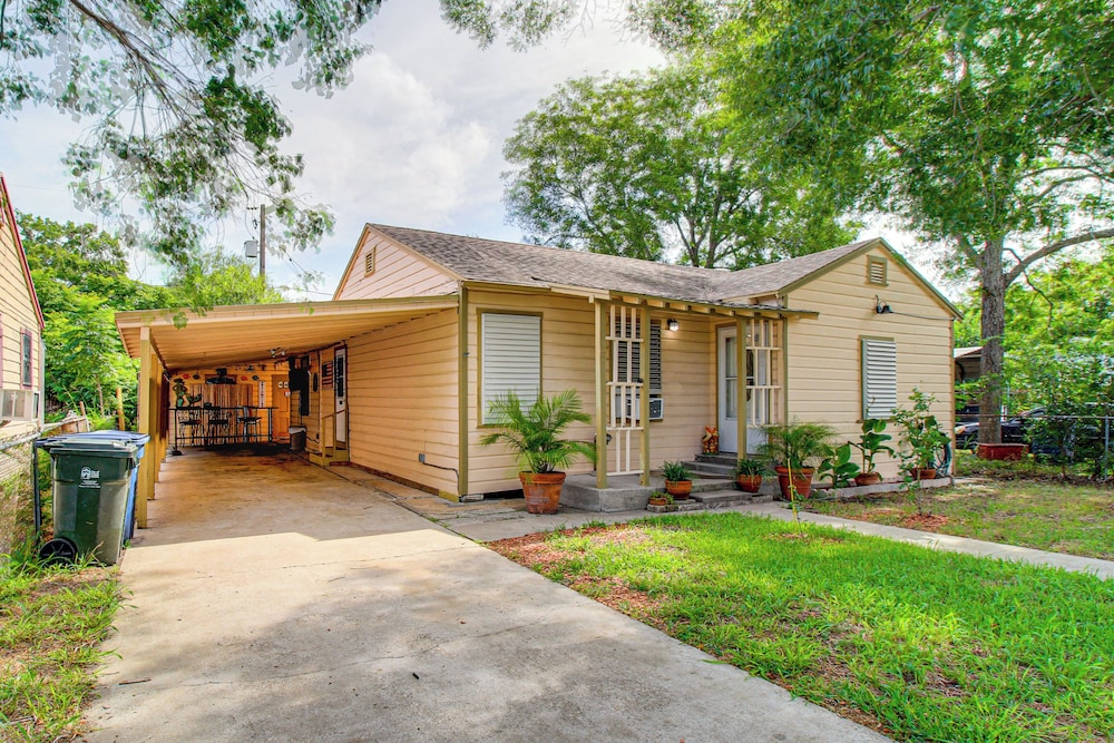 4 Mi to Mcgee Beach: Corpus Christi Home w/ Patio