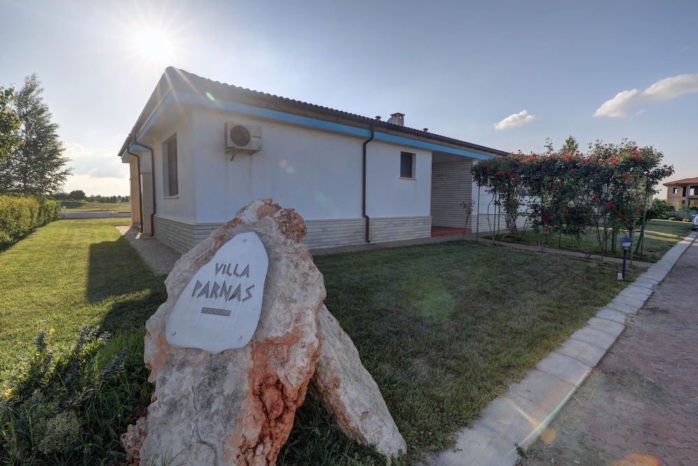 Lighthouse Luxe Estate Apart & Villas
