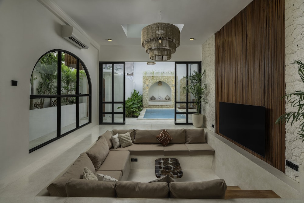 Casa Amor by GORO