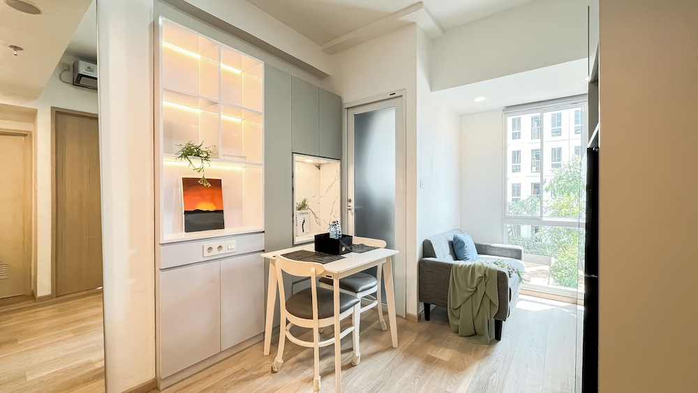 Modern Classic Touch 1Br Apartment At Tokyo Riverside Pik 2