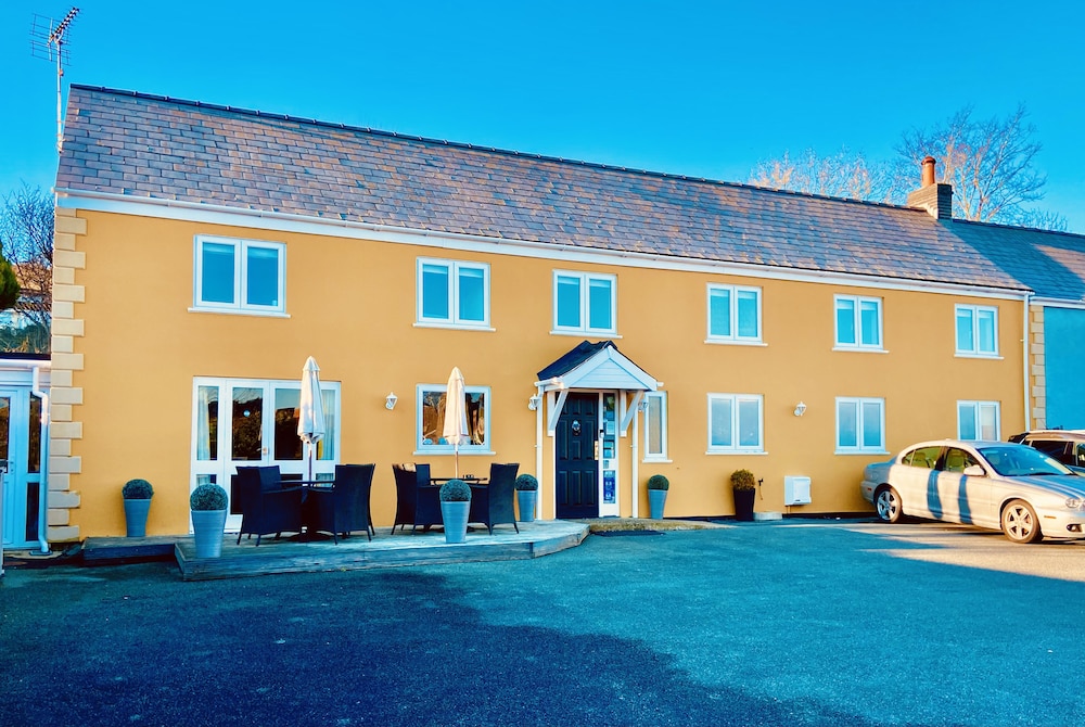 Hotel The Ferryboat - Image 1