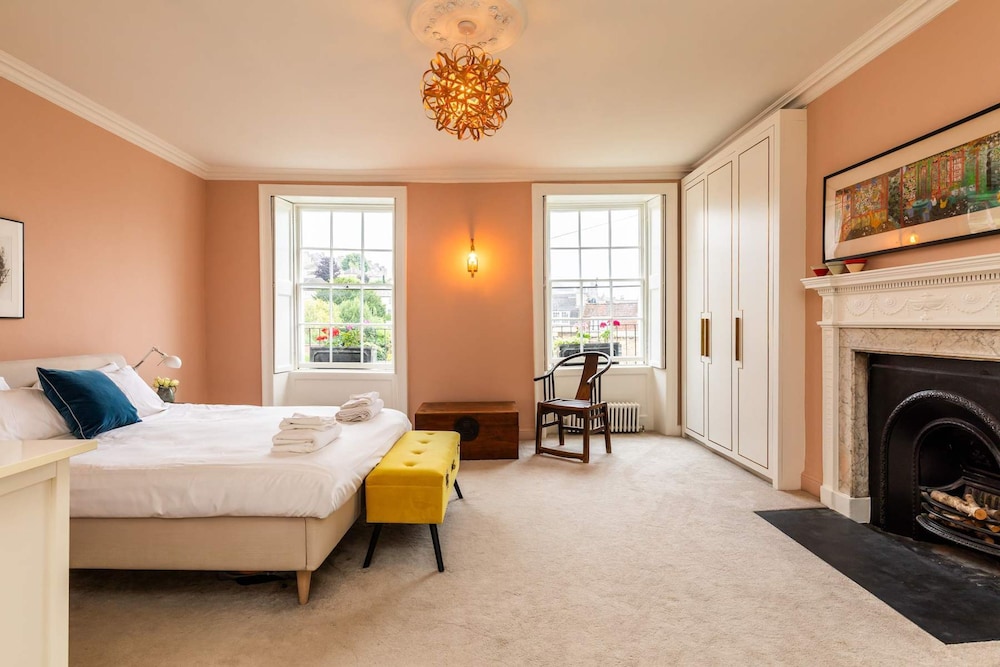 Grand Georgian Townhouse With Garden