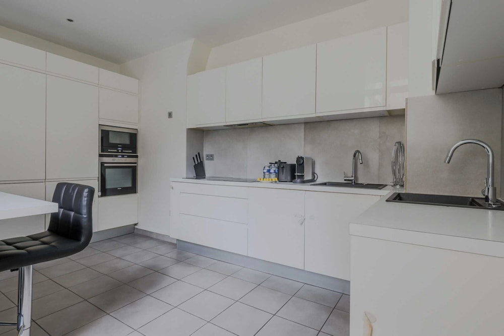 Spacious Apartment - 5br/12p - Chaillot