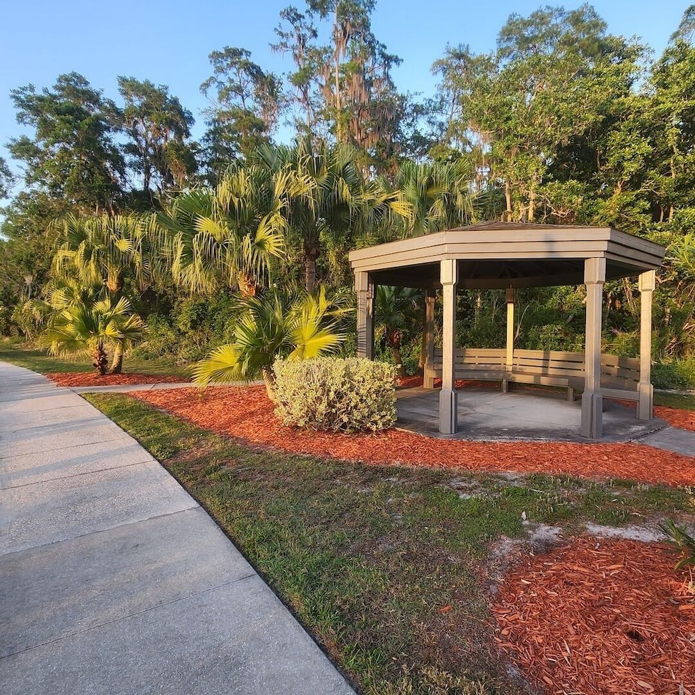 LKB4705AW 4 Bedroom villa in Lake Berkley 4 Home