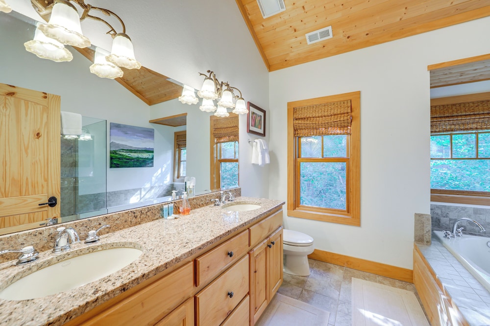 Golf, Hike & Trout Fish: Mtn-view Cashiers Retreat