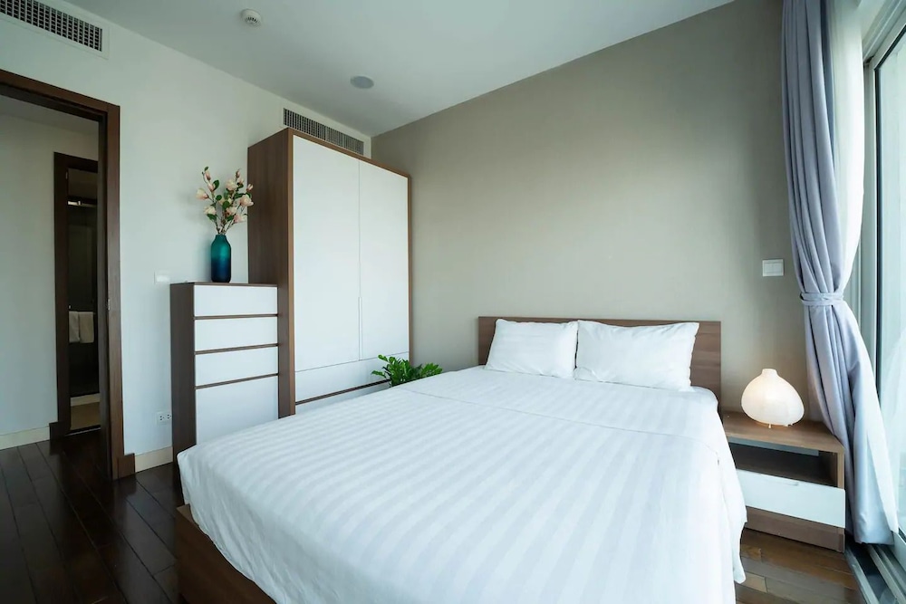 Bayhomes Lancaster Serviced Apartment