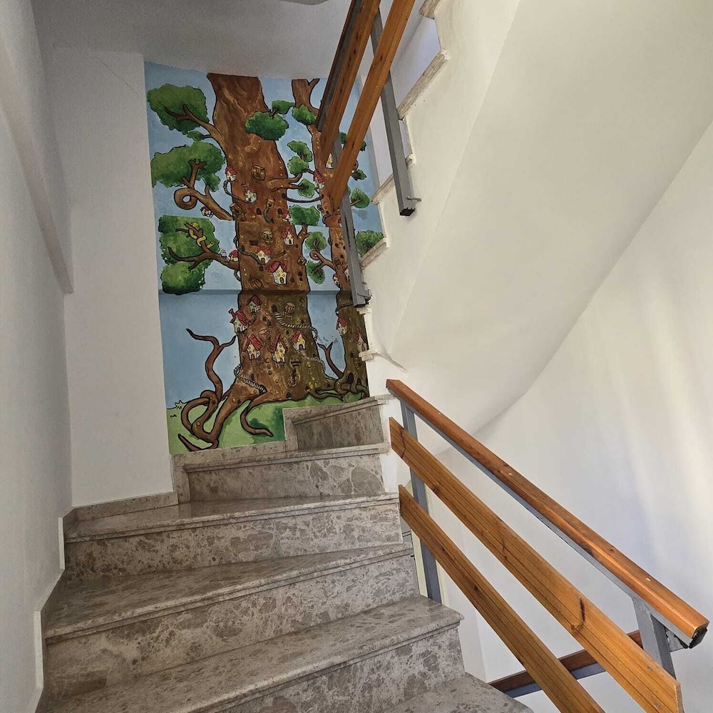 Lazy Roo Hostel Saranda