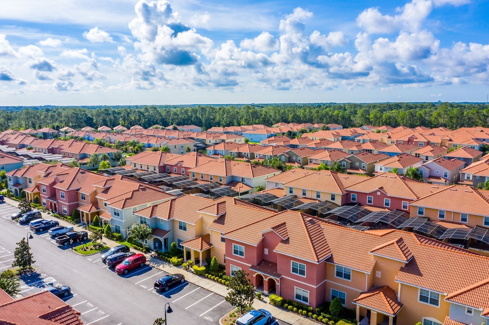 Breathtaking Villa with Pool close to Disney by RedAwning - Image 1