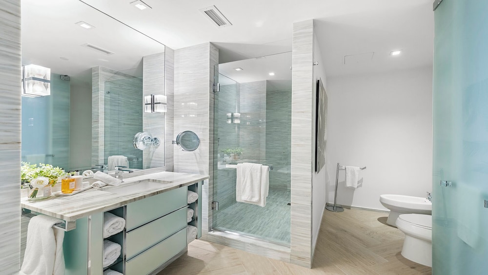 Luxury Vacation Rentals in South Beach by LRMB