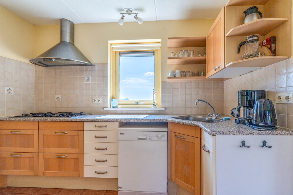 Modern and Attractive 5-person Holiday Home