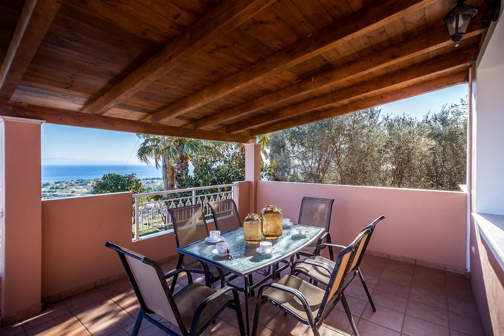 Villa Doreta in Koridallos