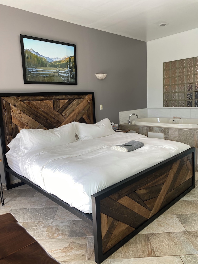 Pikes Peak Paradise Bed and Breakfast