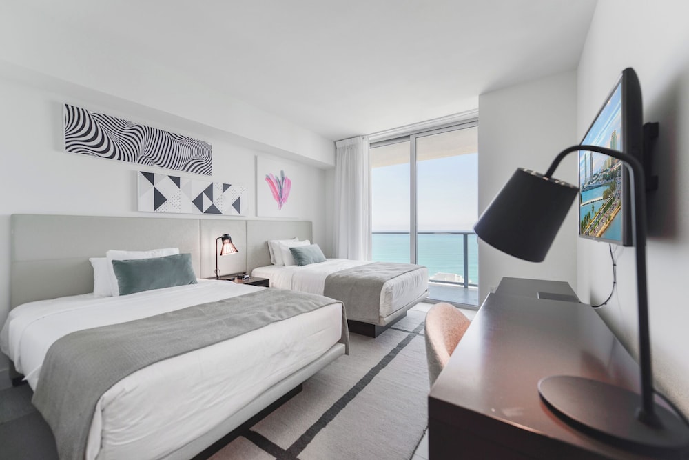 40th-Floor Gem Top Views & Amenities