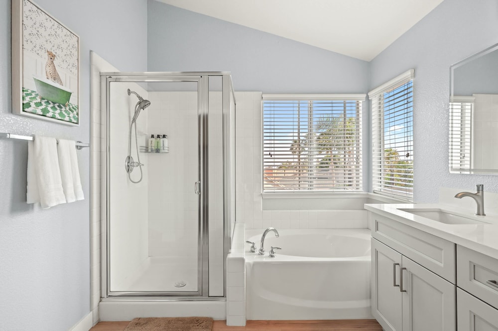 Bright Designer Home w Pool Near Everything