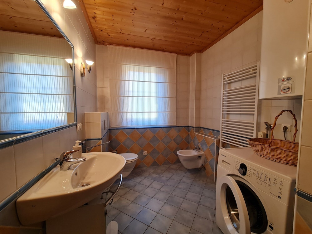 Apartment With Mountain Views & Ski Access
