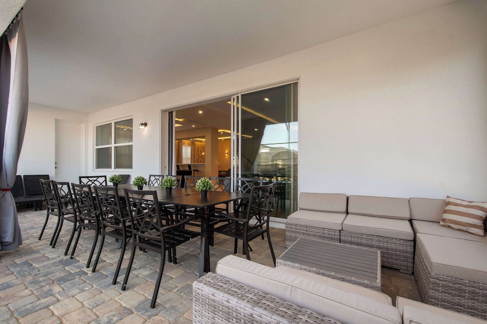 Luxe 9-bedroom Escape With Private Pool & Game Loft Solara Resort Near Disney