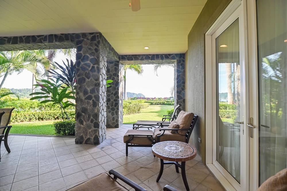 CR Luxury Los Sueños Condos