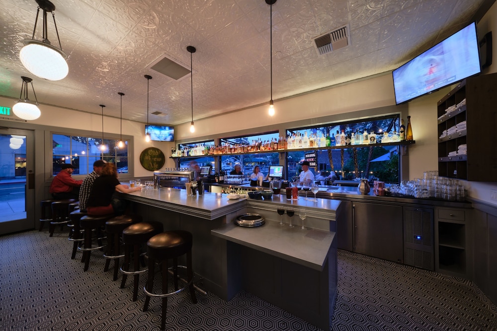 Napa Valley / Sonoma Vacations - Calistoga Inn Restaurant and Brewery - Property Image 17