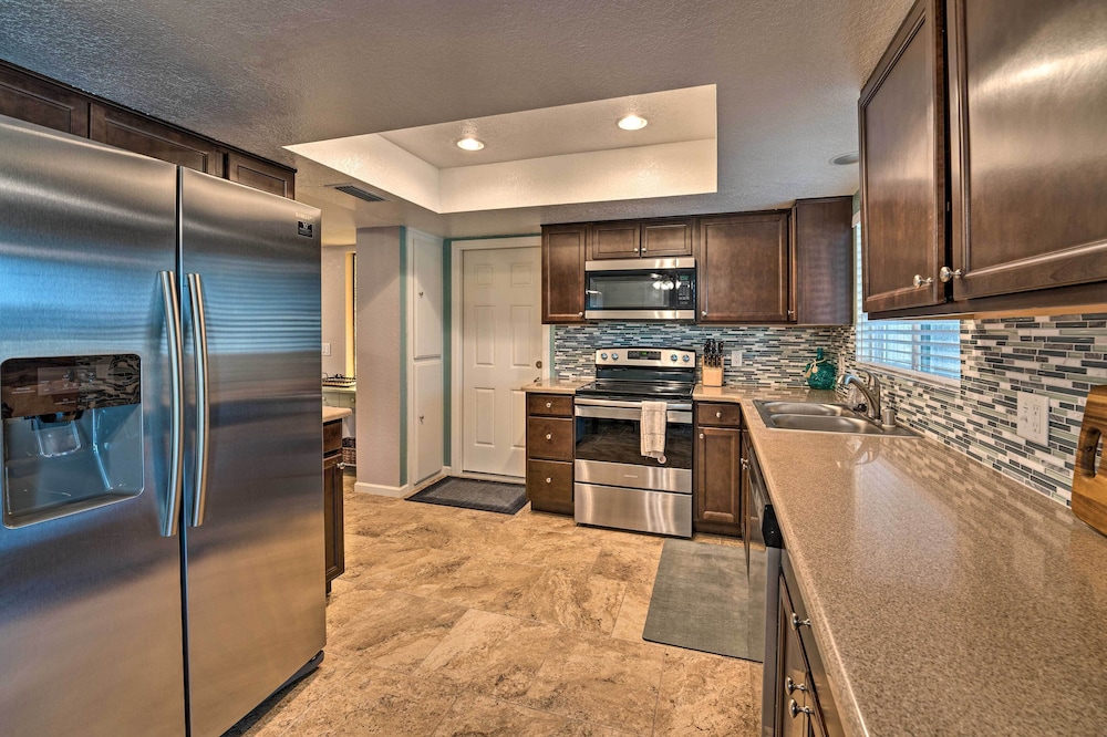 3 Mi to Water: Lake Havasu Gem w/ Fire Pit & Grill view 5