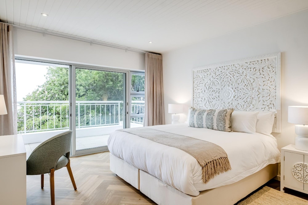 Idyllic Camps Bay Villa w 2 Pools Buddha Retreat