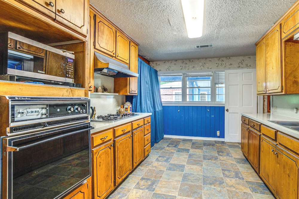 10 Mi to Lake Palestine: South Tyler Location!