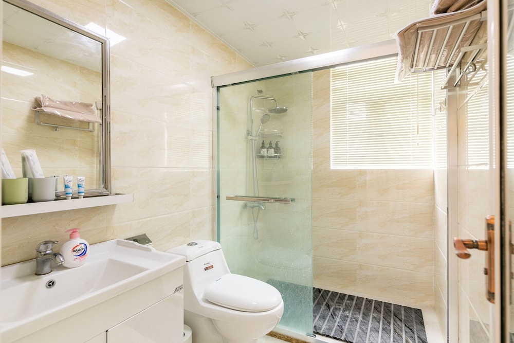 Locals Boutique Apartment Huafa Plaza 23