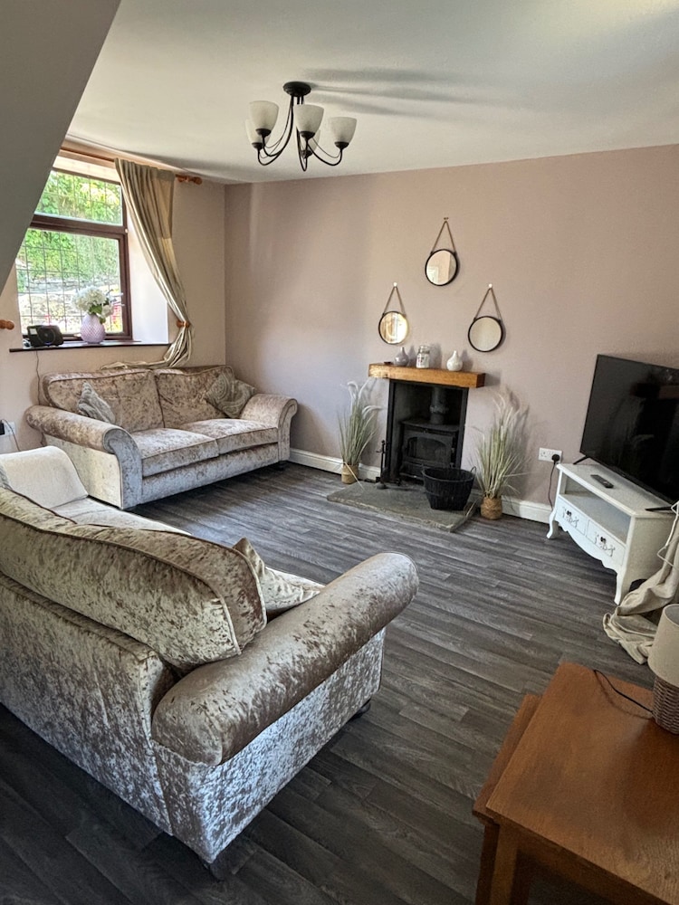 Rustic 2bedroom Cottage With Garden in Sennybridge