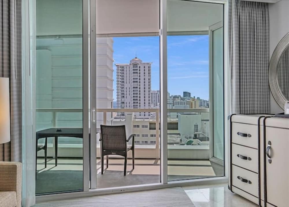 FontaineBleau Resort Balcony w/ Ocean plus Bay View