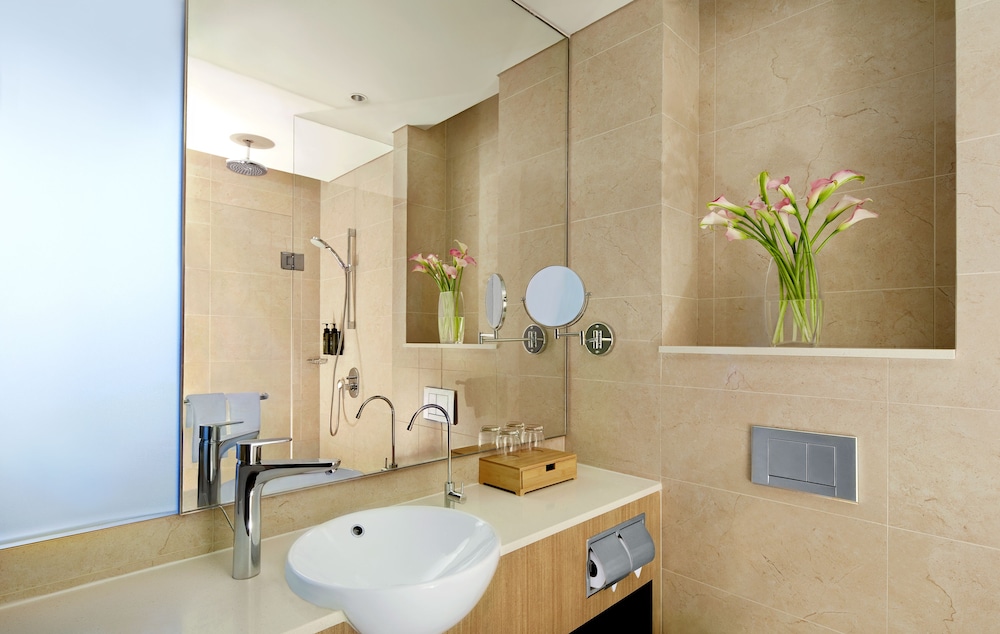 Momentus Hotel Alexandra 12