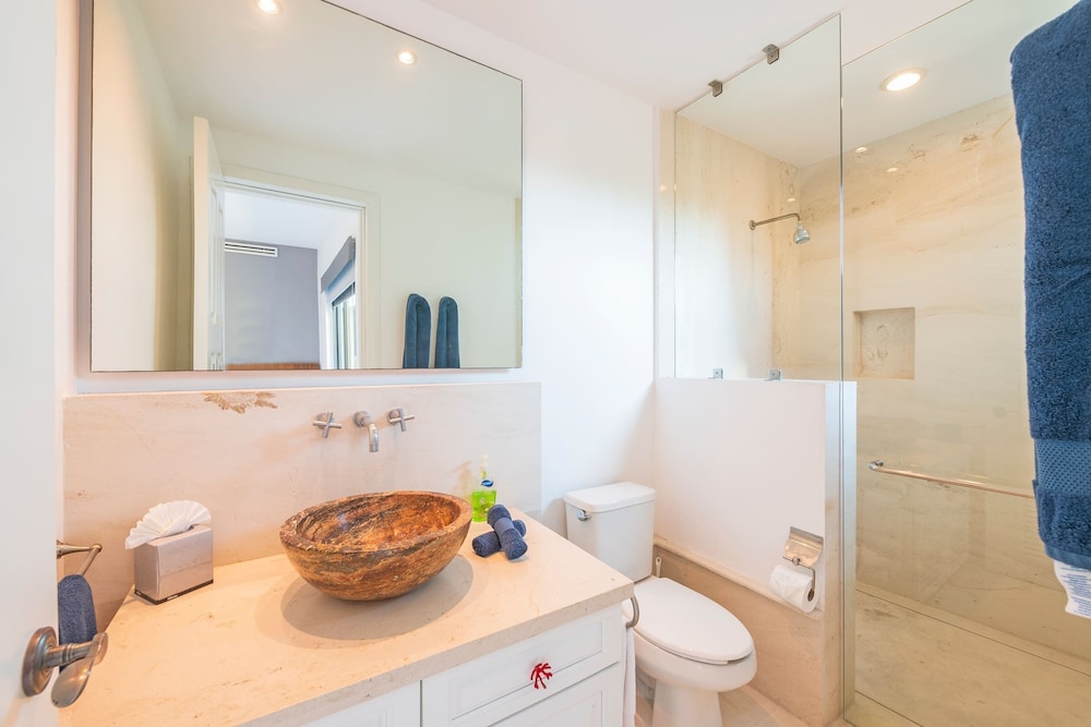Amazing 3 Bedroom Condo - Property Image 1