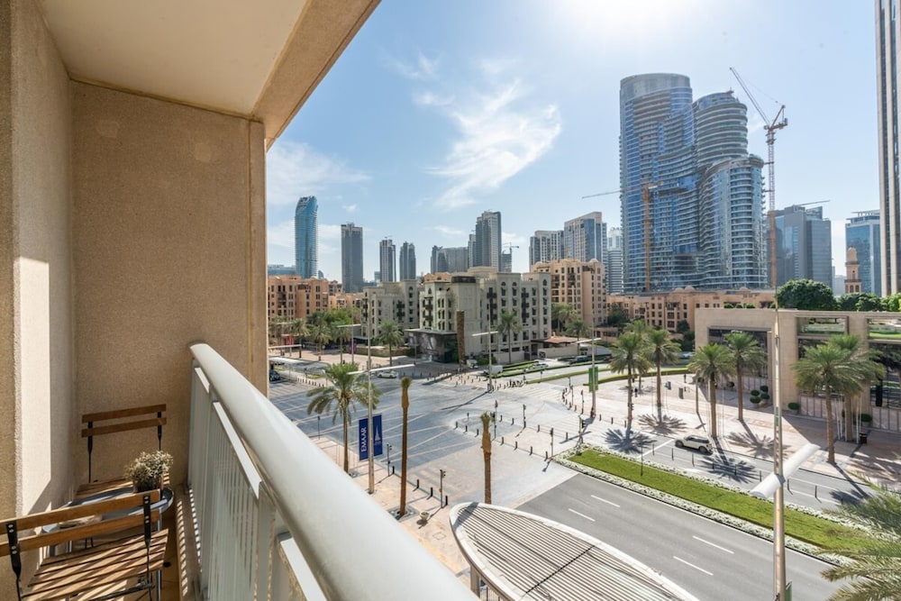 Stylish Studio Apartment w/ Patio, Downtown Dubai
