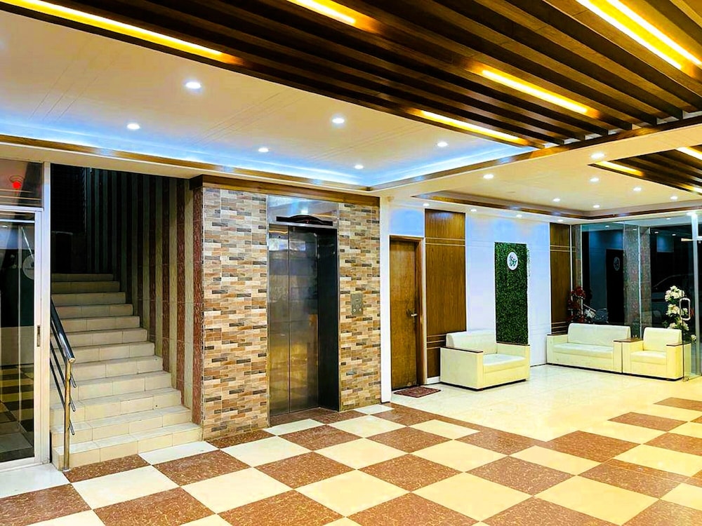 Lobby & Reception