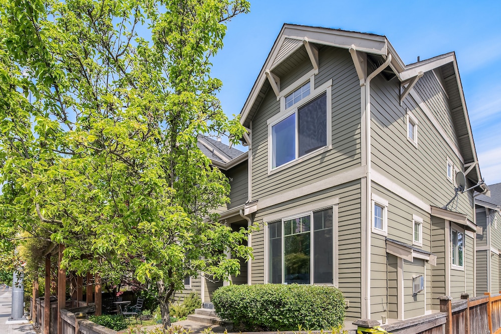 Seattle Vacation Home: The Parsonage