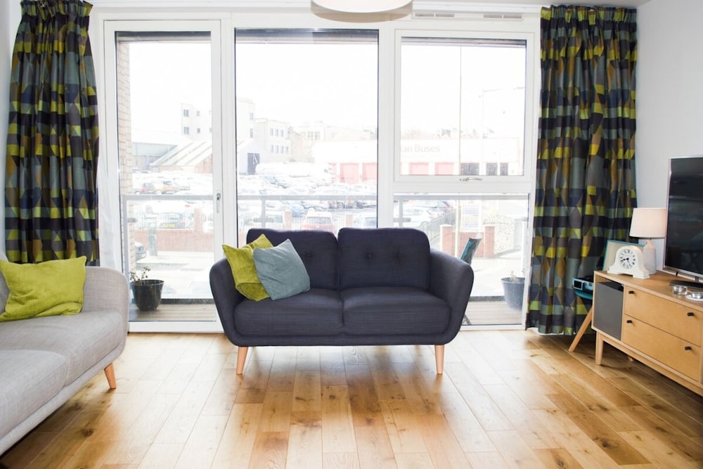 Modern Home by Leith Walk view 4