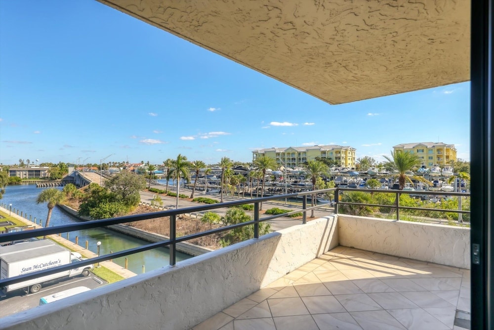 Anchorage Resort 2 bedroom, 4th Floor Condo Southern View Siesta Key 2 Condo
