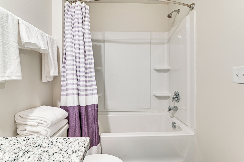 2 Mi to Shore: Newly Built Surfside Beach Gem
