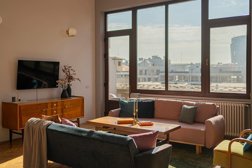 Spacious 3BR Atrium Penthouse Balcony Cismigiu